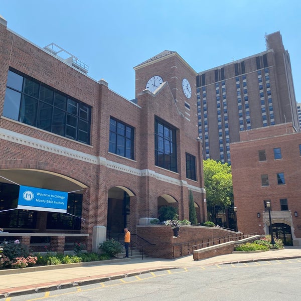 Moody Bible Institute Near North Side 2 tips