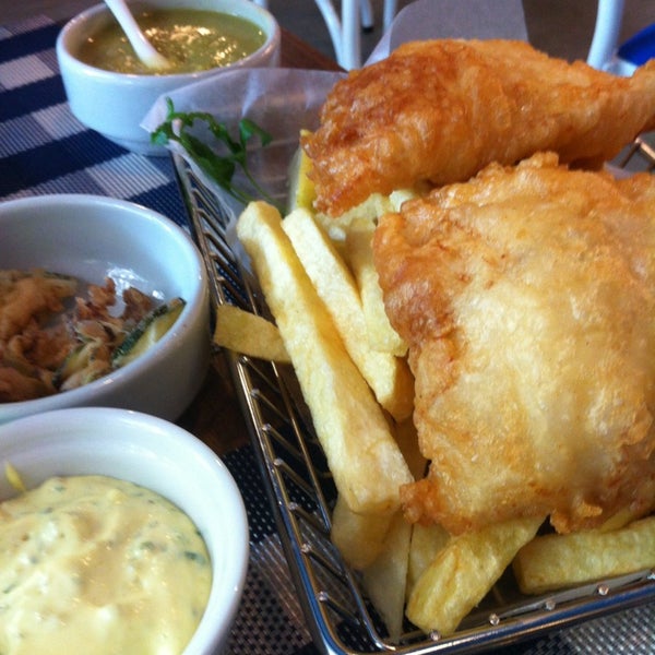 รูปภาพถ่ายที่ Chipper Seafood โดย Anne เมื่อ 3/15/2013