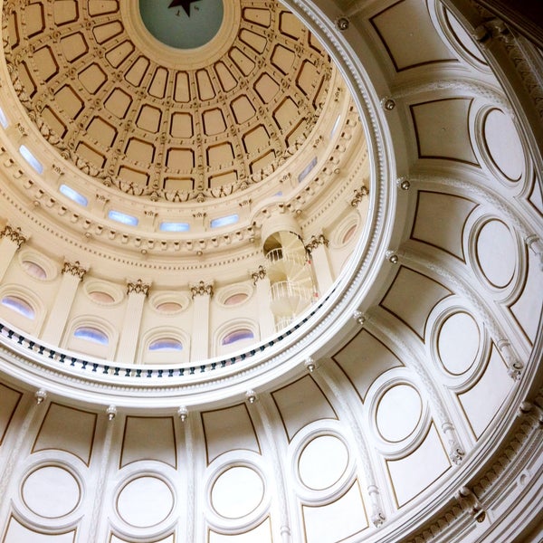 รูปภาพถ่ายที่ Texas State Capitol โดย Megan E. เมื่อ 4/27/2013