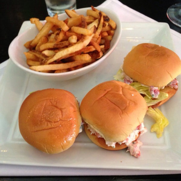 5/9/2013 tarihinde Jeffrey H.ziyaretçi tarafından 5 Napkin Burger'de çekilen fotoğraf