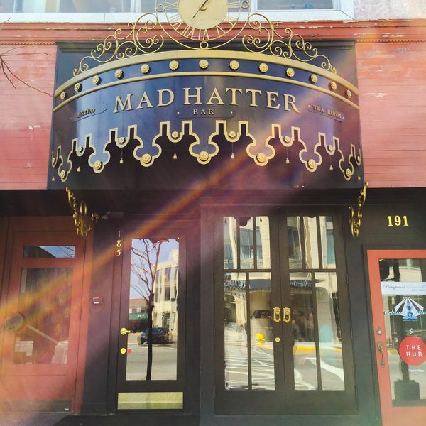 3/26/2016にCarmenがMad Hatter Barで撮った写真