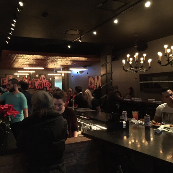12/22/2015 tarihinde Corey L.ziyaretçi tarafından DMK Burger Bar'de çekilen fotoğraf