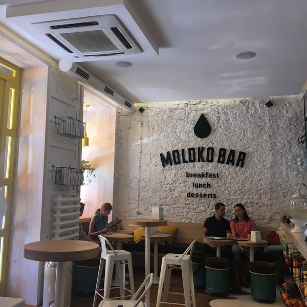 6/5/2017 tarihinde Nastya D.ziyaretçi tarafından MOLOKO Bar'de çekilen fotoğraf