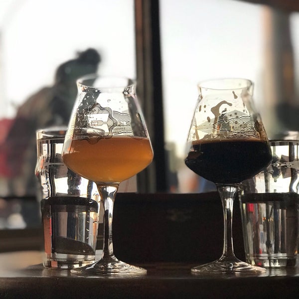 12/24/2018 tarihinde Samziyaretçi tarafından Ermanos Craft Beer &amp; Wine Bar'de çekilen fotoğraf