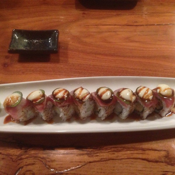 4/12/2014에 Chip R.님이 Shiso Sushi &amp; Grill에서 찍은 사진
