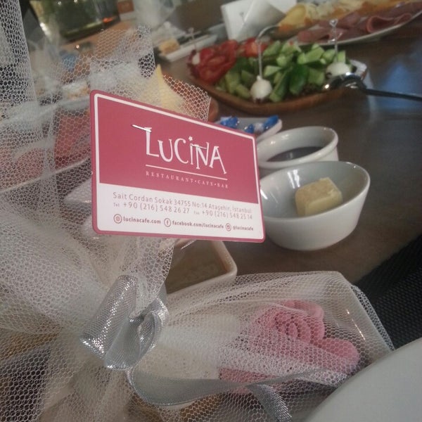 รูปภาพถ่ายที่ Lucina Cafe โดย neşe b. เมื่อ 10/21/2014