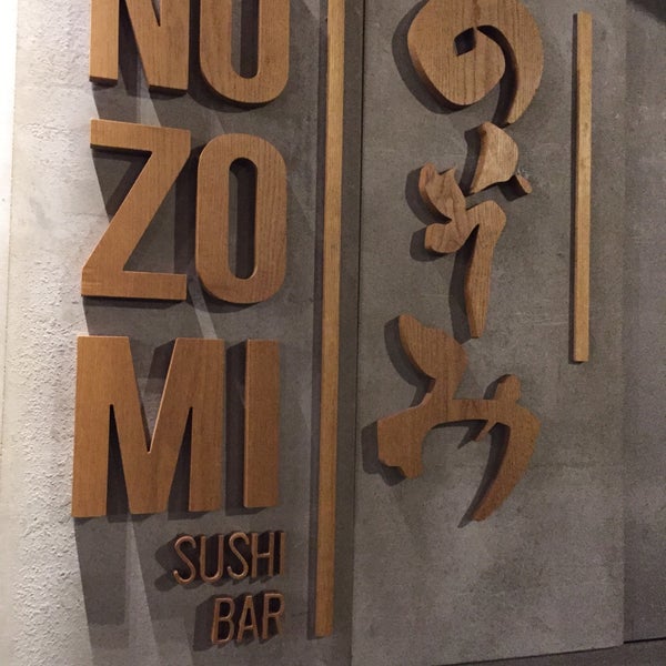 Foto tirada no(a) Nozomi Sushi Bar por Antonio em 11/27/2015