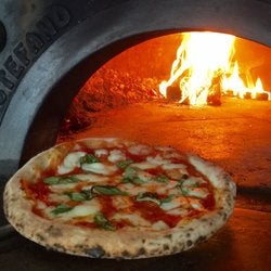 Photo prise au Crust Pizzeria Napoletana par Crust Pizzeria Napoletana le8/25/2016