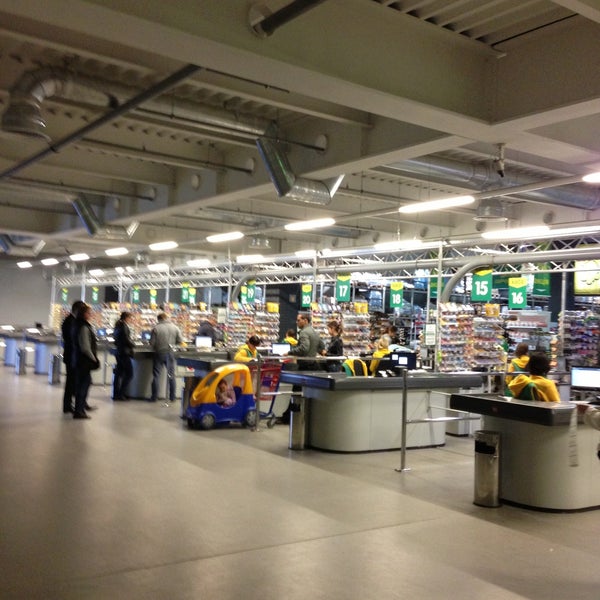 Сбербанк реклама 2022. Мегамаркет киев адреса. Реклама збер мега маркет. Кибернедели мегамаркет. Главное меню селлера сбермегамаркета.