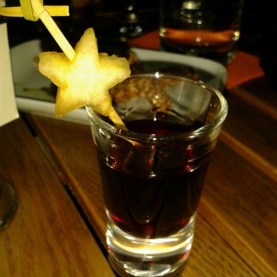 Foto tirada no(a) Rialto Caffe Wine Bar por Lia B. em 12/14/2012