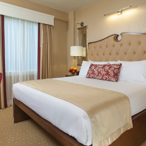 Foto diambil di King George Hotel oleh King George Hotel pada 11/5/2014