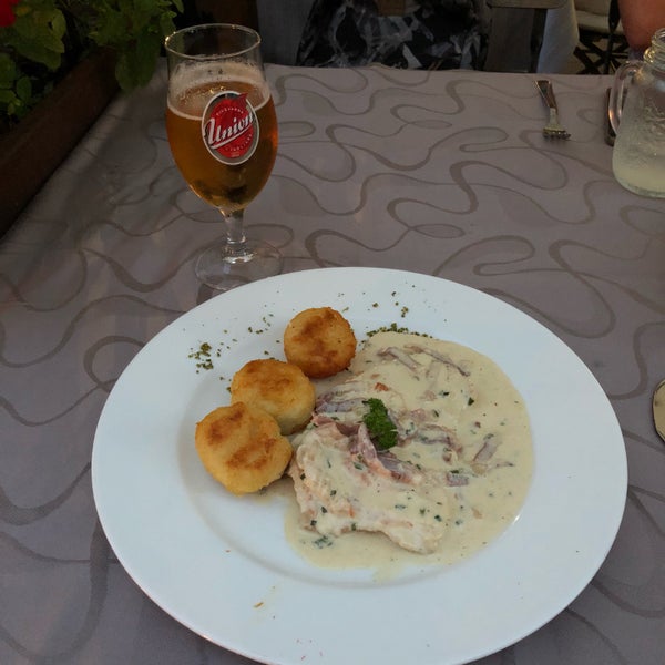 Foto diambil di Güjžina - The Soul of Pannonia Restaurant oleh null n. pada 7/4/2018