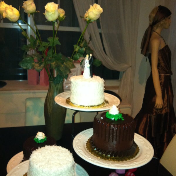 For this Party we used the cakes from Epicure. soooo gooood.