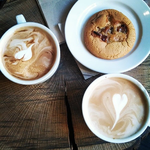 4/16/2014 tarihinde Amanda S.ziyaretçi tarafından Mojo Coffee'de çekilen fotoğraf