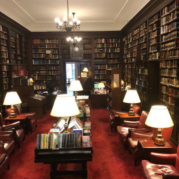 Photo taken at Harvard Club of New York City by Léna L. on 7/16/2018