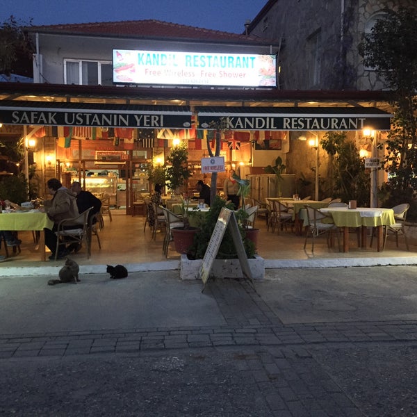 4/13/2015에 Mehmet Özleyiş A.님이 Kandil Restaurant Şafak Usta&#39;nın Yeri에서 찍은 사진