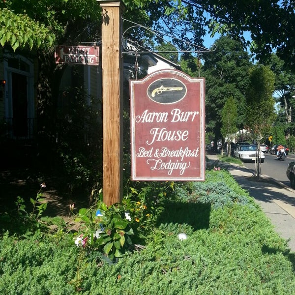 Aaron Burr House Bed & Breakfast Hotel Bar