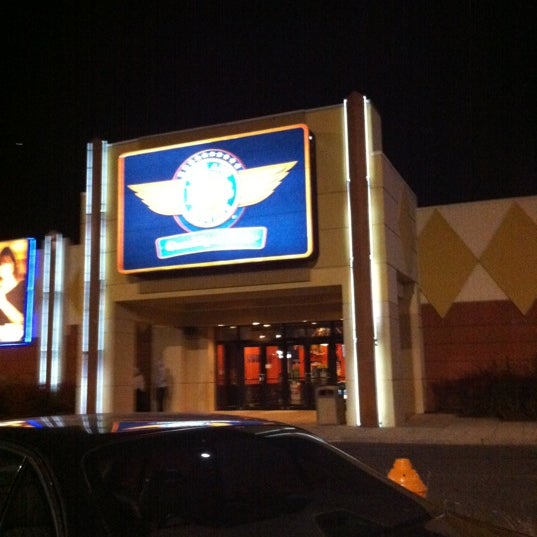 Photo taken at Dave &amp; Buster&#39;s by Samantha S. on 11/25/2012