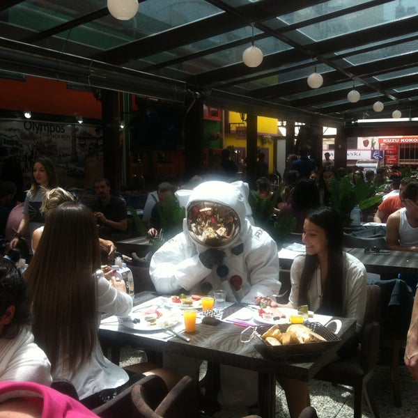 5/17/2013에 Belgin님이 Olympos Cafe &amp; Bar에서 찍은 사진