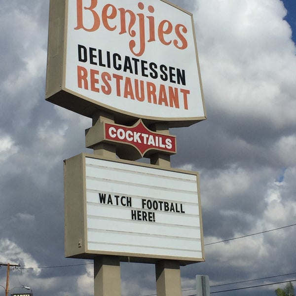 Photo taken at Benjie&#39;s Deli by Michelle R. on 11/15/2015