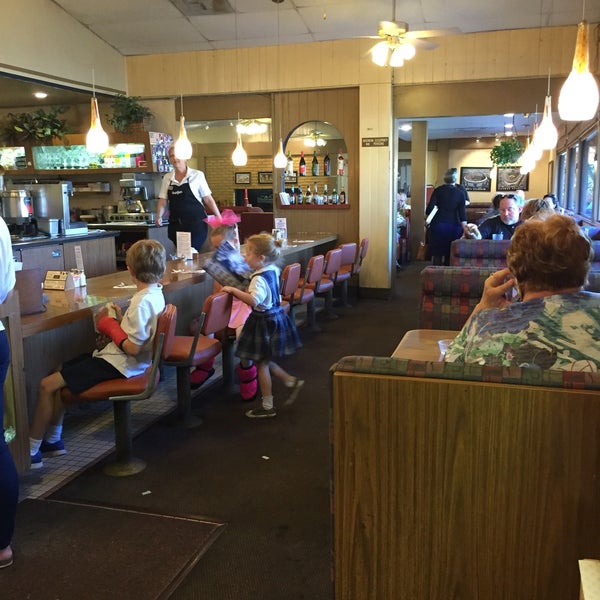 Photo taken at Benjie&#39;s Deli by Michelle R. on 6/9/2016