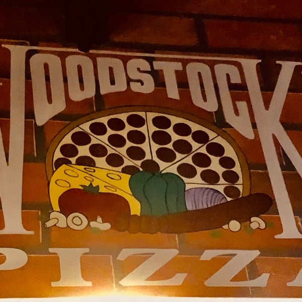 Foto tomada en Woodstock&#39;s Pizza  por misdemeanor el 1/17/2023