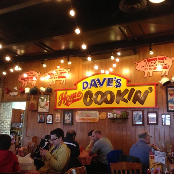 Photo taken at Famous Dave&#39;s by BigMFg on 4/14/2013