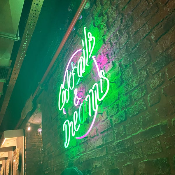 9/24/2021にAtilla M.がMr.B Cocktail Bar &amp; Bistroで撮った写真