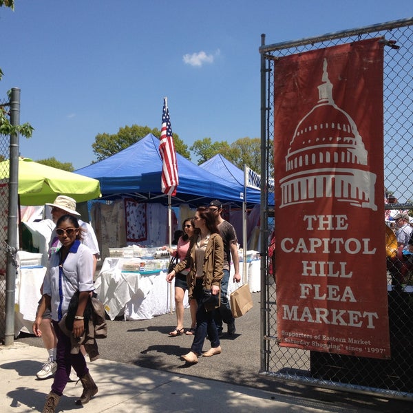 Foto scattata a The Flea Market at Eastern Market da Sarah J. il 4/27/2013