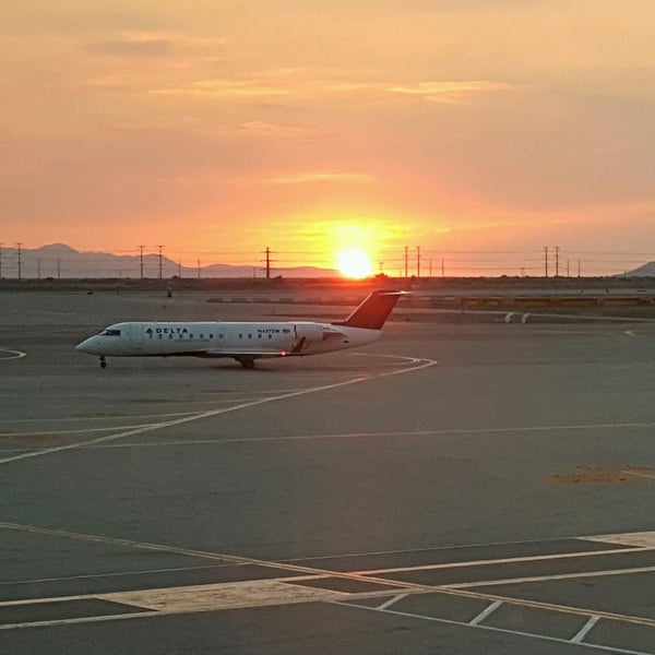 8/19/2016 tarihinde Evan W.ziyaretçi tarafından Salt Lake City Uluslararası Havalimanı (SLC)'de çekilen fotoğraf