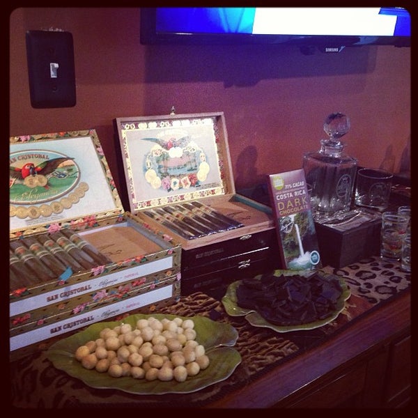 Photo taken at Humidour Cigar Shoppe by Alejandro R. on 6/13/2013