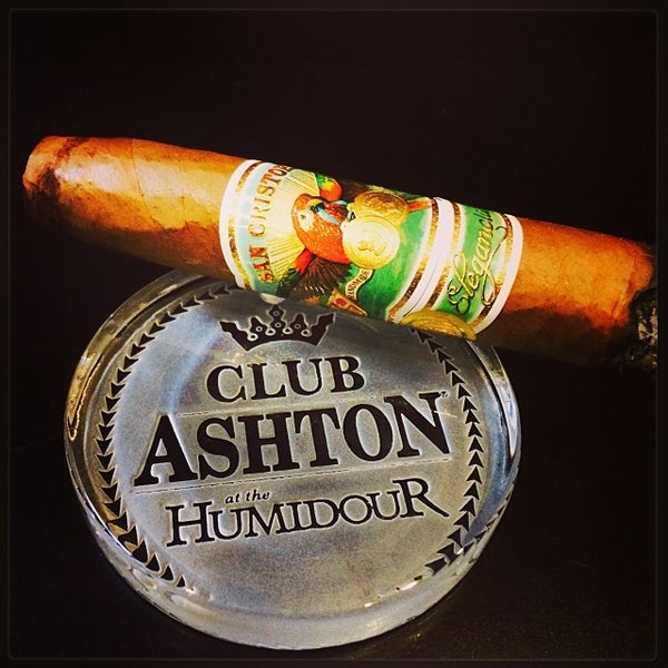Photo taken at Humidour Cigar Shoppe by Alejandro R. on 11/22/2013