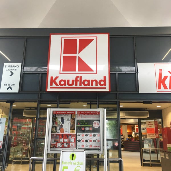 รูปภาพถ่ายที่ Kaufland โดย Katrin เมื่อ 9/9/2017