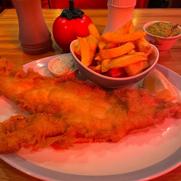 Photo taken at The Golden Union Fish Bar by Marcel B. on 11/2/2023
