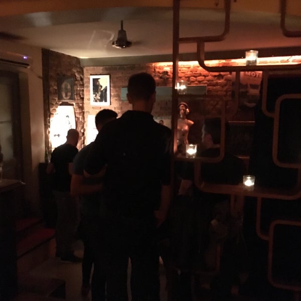 Пять шаров екатеринбург сулимова. Бар 5 часов. Чекистов 14. Бар из игры. Ресторан шанкар.