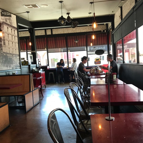 6/3/2017にCherylがG Burgerで撮った写真