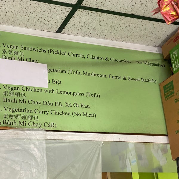 Foto scattata a Saigon Vietnamese Sandwich Deli da Eliza il 11/19/2020