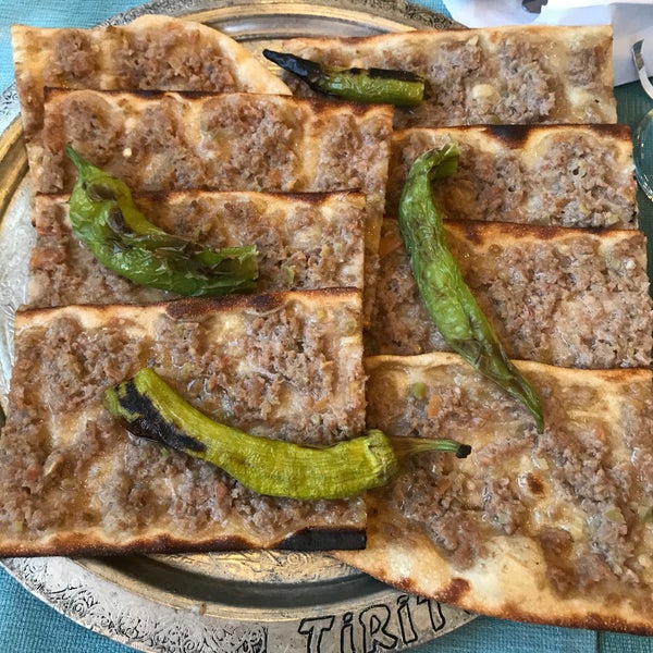 Das Foto wurde bei Tiritcizade Restoran Konya Mutfağı von Gülpembe T. am 7/8/2020 aufgenommen