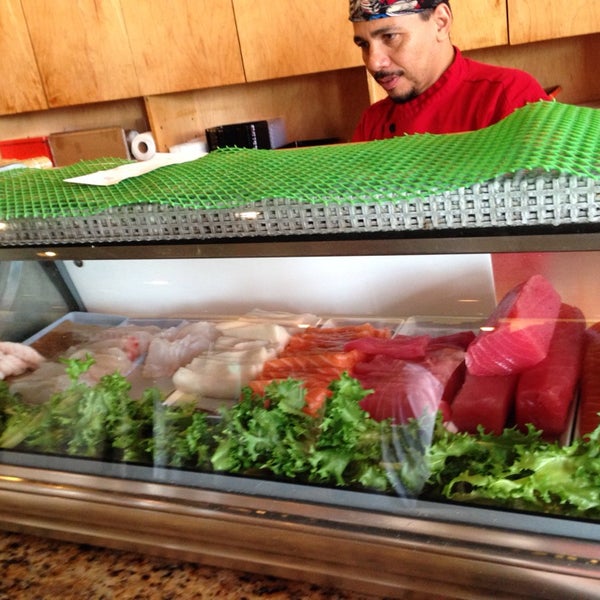 Photo taken at Tokyo Sushi Restaurant by Dia on 3/27/2014