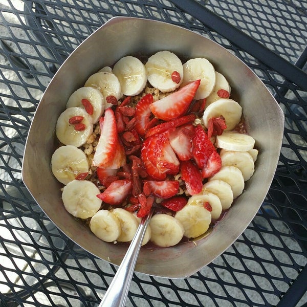 Photo taken at Vitality Bowls by Daryl B. on 4/8/2014