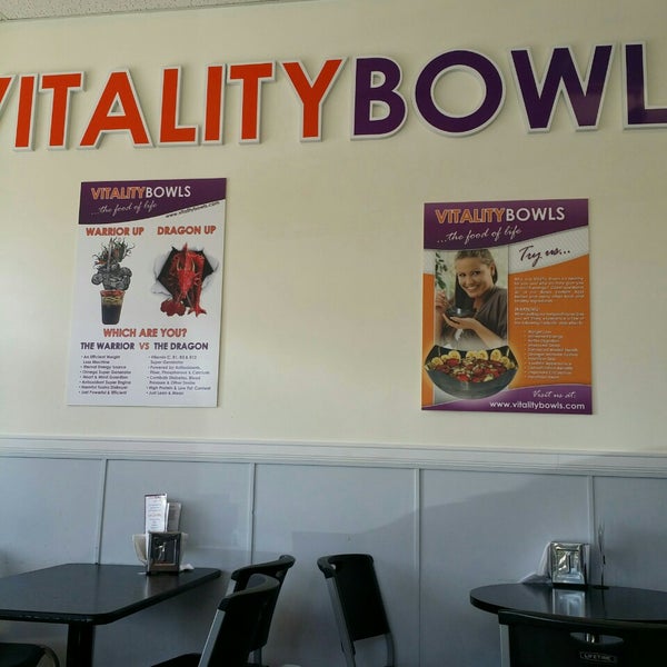 Photo taken at Vitality Bowls by Daryl B. on 4/8/2014