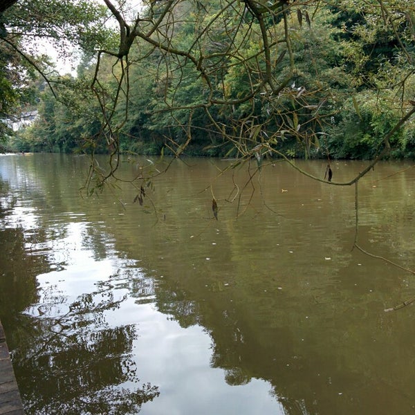 Das Foto wurde bei Dinant Évasion - Lesse Kayaks von Benjamin D. am 9/27/2014 aufgenommen