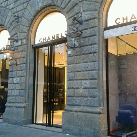 Chanel Boutique - Boutique in Centro