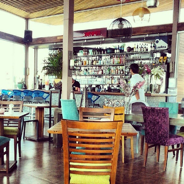 10/9/2012 tarihinde Barry D.ziyaretçi tarafından Shaka Restaurant Bar &amp; Cafe'de çekilen fotoğraf