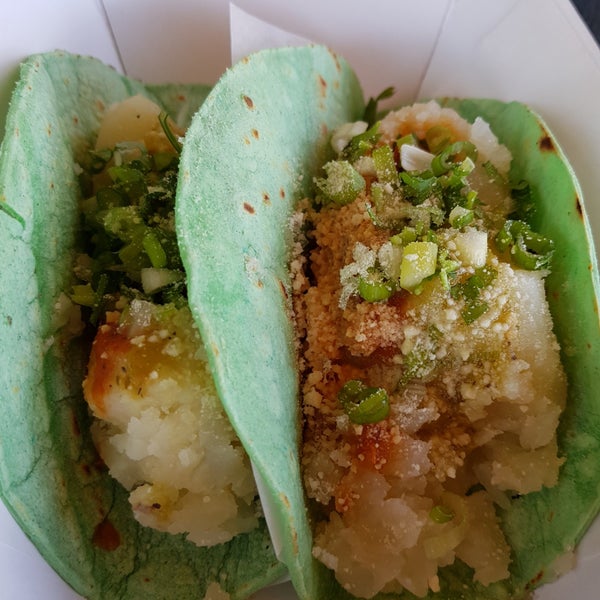 Foto tirada no(a) Best Fish Taco in Ensenada por Michael H. em 10/15/2018