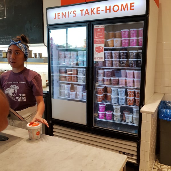 10/16/2018 tarihinde Michael H.ziyaretçi tarafından Jeni&#39;s Splendid Ice Creams'de çekilen fotoğraf