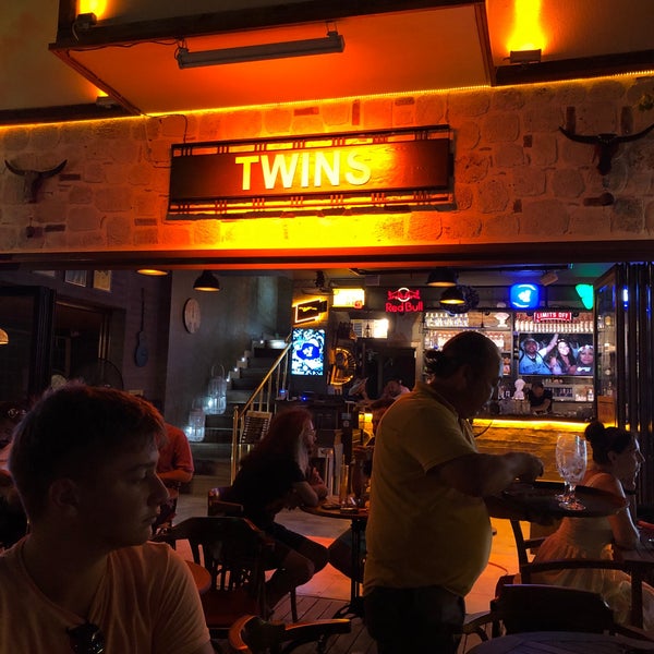 Twins pub. Twins pub. Twins pub. Twins pub. Ресторан twins side.