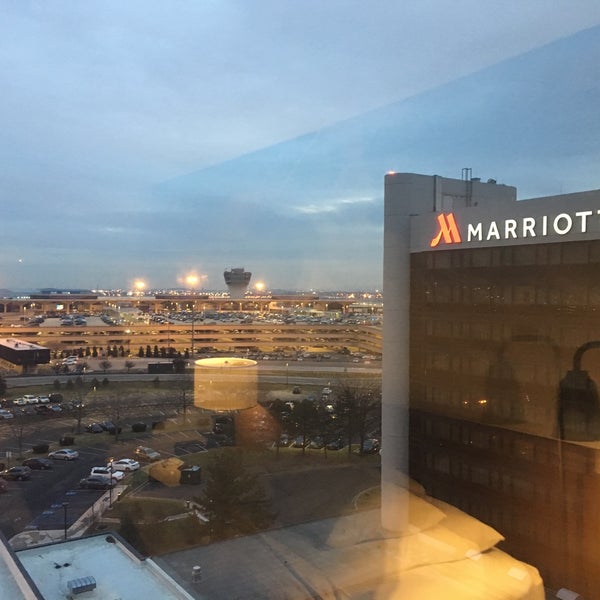 Foto scattata a Marriott Newark Liberty International Airport da Yong K. il 1/17/2017