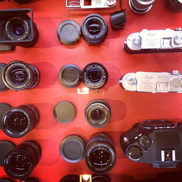 Foto tirada no(a) Leica Store SoHo por Matt M. em 8/14/2013