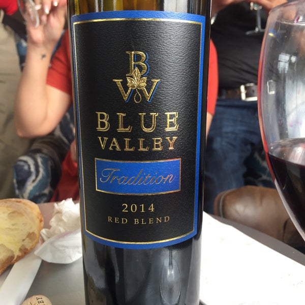 รูปภาพถ่ายที่ Blue Valley Vineyard and Winery โดย Nuky N. เมื่อ 10/8/2017